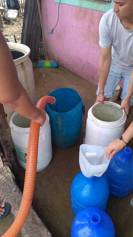 ENTREGA DE AGUA TODA LA SEMANA CON TANQUERO MUNICIPAL EN EL SECTOR LA FABELA.