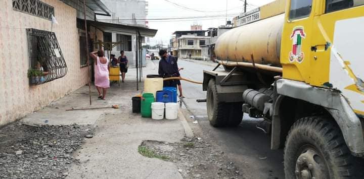 ENTREGA DE AGUA CON TANQUERO EN LA PARROQUIA VENUS Y EL SECTOR LA FAVELA.