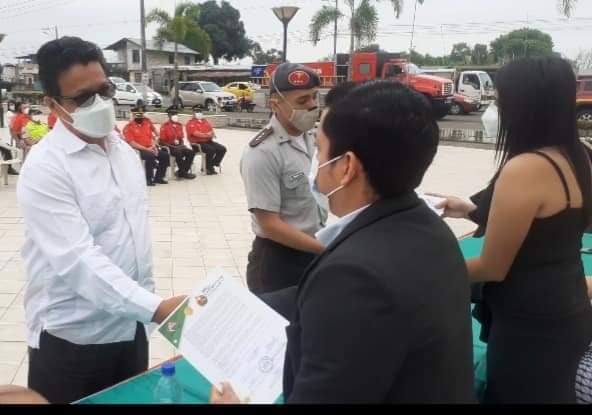 EL INGENIERO NARCISO YONFÁ RECIBIÓ UN MERECIDO RECONOCIMIENTO POR PARTE DEL GAD LA ESPERANZA.