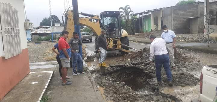 CORRIGIENDO FUGA DE AGUA EN GUÍA DOMICILIARIA ANTIGUA DESPUÉS DE UN REPORTE PRESENTADO POR EL SR. XAVIER ZAPATIER CASTRO.