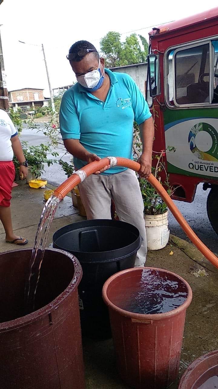 CONTINUAMOS ENTREGANDO AGUA EN LOS SECTORES 17 DE MARZO Y CHANG LUEY POR DAÑOS EN LA ESTACIÓN DE BOMBEO DEL SECTOR 17 DE MARZO.