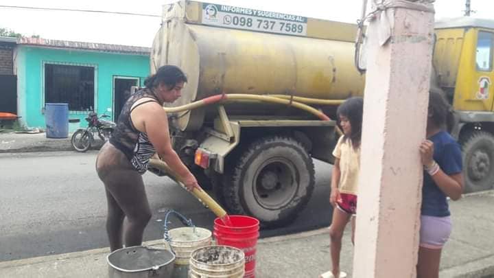 ENTREGA DE AGUA MEDIANTE TANQUERO EN LOS SECTORES 17 DE MARZO Y CHANG LUEY DEBIDO A IMPREVISTOS TÉCNICOS EN LA ESTACIÓN DE BOMBEO DE LA 17 DE MARZO.