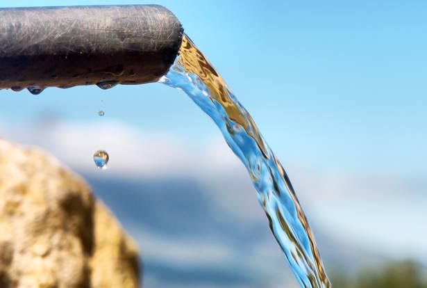 LA EPMAPAQ ESTÁ REALIZANDO DIARIAMENTE EL DESAGÜE DEL POZO PROFUNDO DE LA 21 DE ENERO PARA VERIFICAR LA CALIDAD DEL AGUA.
