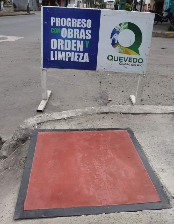 SE ESTÁN COLOCANDO LAS TAPAS DE ALCANTARILLAS Y SUMIDEROS QUE HAN SIDO SUSTRAÍDAS POR PERSONAS INESCRUPULOSAS.