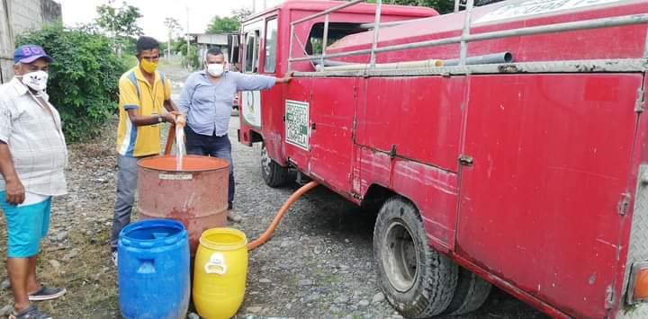 SE ABASTECIÓ DE AGUA POTABLE MEDIANTE TANQUERO DEL MUNICIPIO PARA EL SECTOR CRUZ MARÍA.