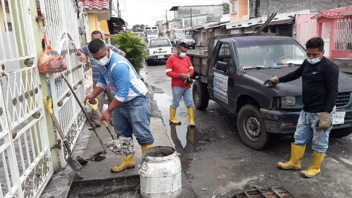 LIMPIEZA DE CAJAS DE REVISIÓN EN ALCANTARILLADO SANITARIO EN LA CIUDADELA EL PROGRESO.