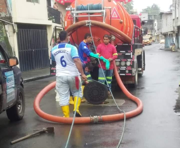 SE REALIZÓ LIMPIEZA DE ALCANTARILLADO Y SUMIDEROS EN LAS CALLES JOSÉ LABORDE Y DÉCIMA CUARTA.