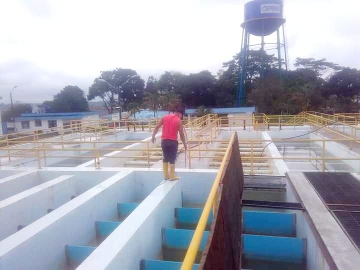 LA EPMAPAQ ESTÁ APLICANDO CLORACIÓN EN LOS FLOCULADORES COMO PROCESO DE MANTENIMIENTO EN LA PLANTA DE TRATAMIENTO DE AGUA POTABLE.