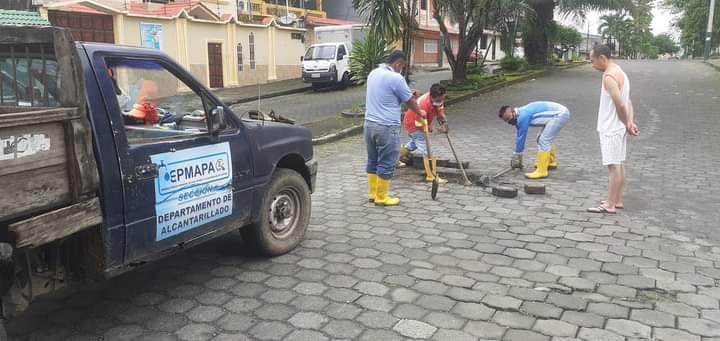 SE REALIZÓ MANTENIMIENTO COMPLETO A LAS ALCANTARILLAS Y SUMIDEROS DE LA CIUDADELA EL PROGRESO PARA EVITAR INUNDACIÓN.