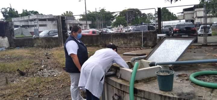 VERIFICANDO LA CALIDAD DE AGUA EN LA TUBERÍA DE LA RED DEL HOSPITAL SAGRADO CORAZÓN DE JESÚS.