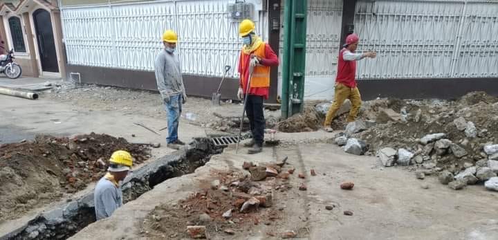 TRABAJO DE CONSTRUCCIÓN DE TIRANTES PARA SER UBICADOS EN LAS CALES BABAHOYO Y DÉCIMA QUINTA.