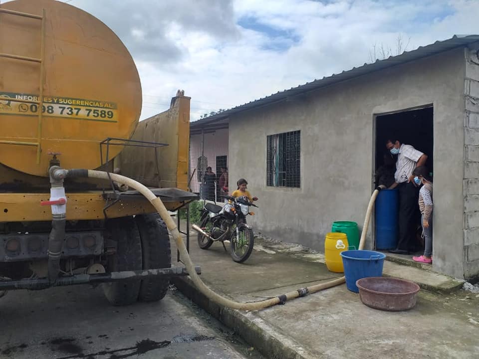 ABASTECIMIENTO DE AGUA POTABLE EN TANQUERO MUNICIPAL A LA PARROQUIA LA ESPERANZA.