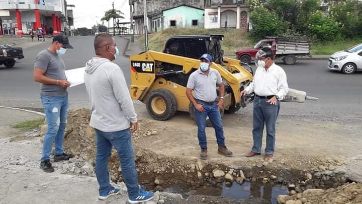 CONTINÚAN TRABAJOS  DE INSTALACIÓN Y REUBICACIÓN DE LA NUEVA TUBERÍA PRINCIPAL PARA QUEVEDO.
