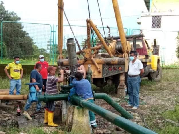 EL GERENTE DE LA EPMAPAQ, SUPERVISA LOS TRABAJOS EN EL POZO PROFUNDO DE LA 20 DE FEBRERO.
