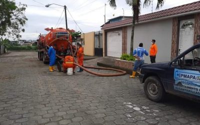 CONTNÚA LIMPIEZA DEL SISTEMA DE ALCANTARILLADO EN DIFERENTES SECTORES DE QUEVEDO.