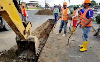 AVANZAN LOS TRABAJOS DE INSTALACIÓN Y REUBICACIÓN DE LA NUEVA TUBERÍA PRINCIPAL PARA QUEVEDO CON LA SUPERVISIÓN DEL GERENTE DE LA EPMAPAQ.