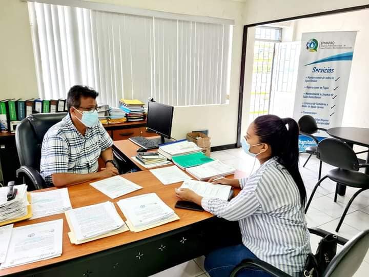 INTERESANTE ENTREVISTA REALIZADA AL GERENTE DE LA EPMAPAQ. INGENIERO NARCISO YONFÁ HARO, POR PARTE DE LA INGENIERA KERLY ROGEL, MAESTRANTE  EN DESARROLLO LOCAL DE LA UTEQ .