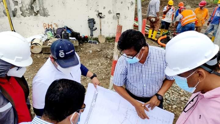 INSPECCIONADO PLANOS PARA INSTALACIÓN DE COLECTORES EN LA ESTACIÓN DE BOMBEO DE SAN CAMILO.