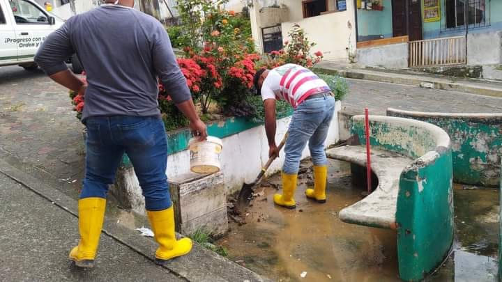 REPARACIÓN DE FUGA EN LA GALO PLAZA.