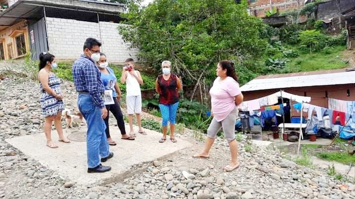 EL ING. NARCISO YONFÁ SOCIALIZA FUTURAS OBRAS CON MORADORES DEL SECTOR GALO PLAZA EN COORDINACIÓN CON EL MUNICIPIO.