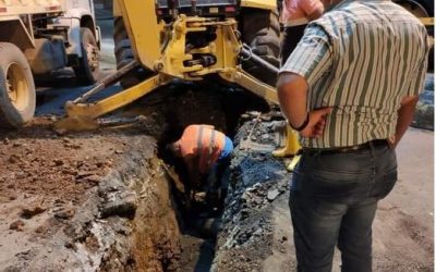 AVANZAN LOS TRABAJOS DE INSTALACIÓN DE LA NUEVA TUBERÍA EN LA AVENIDA WALTER ANDRADE.