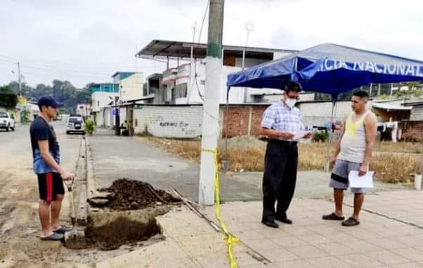 SUPERVISANDO PERMISOS DE CONEXIÓN DE GUÍAS DOMICILIARIAS EN LAS CALLES DECIMONOVENA Y ABDÓN CALDERÓN.