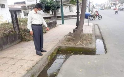 VERIFICANDO PERSONALMENTE FUGAS DE AGUA.