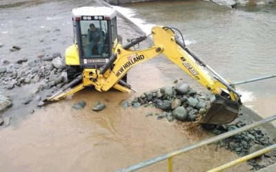 LA ZONA DE CAPTACIÓN DE AGUA SUPERFICIAL RECIBE CONSTANTES MANTENIMIENTOS.