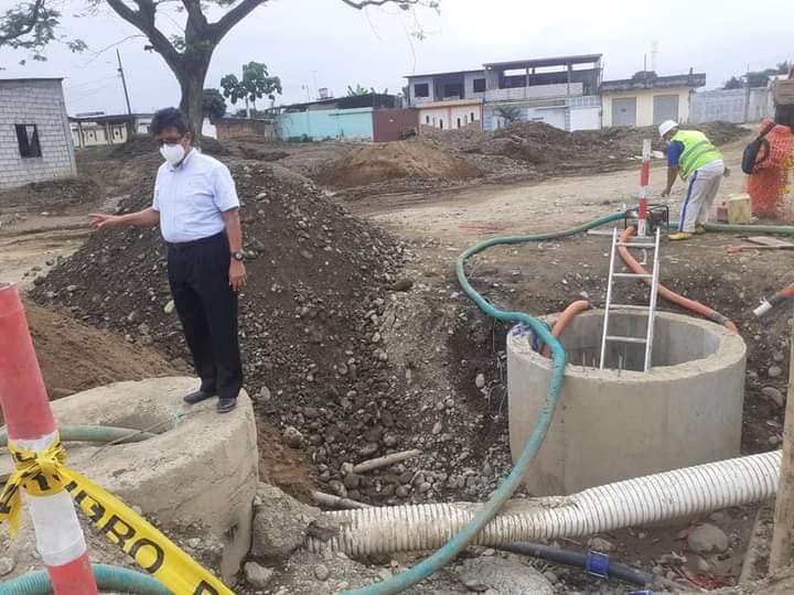 INSPECCIONANDO INSTALACIONES DE COLECTORES EN LA GUSTAVO CAMPI.
