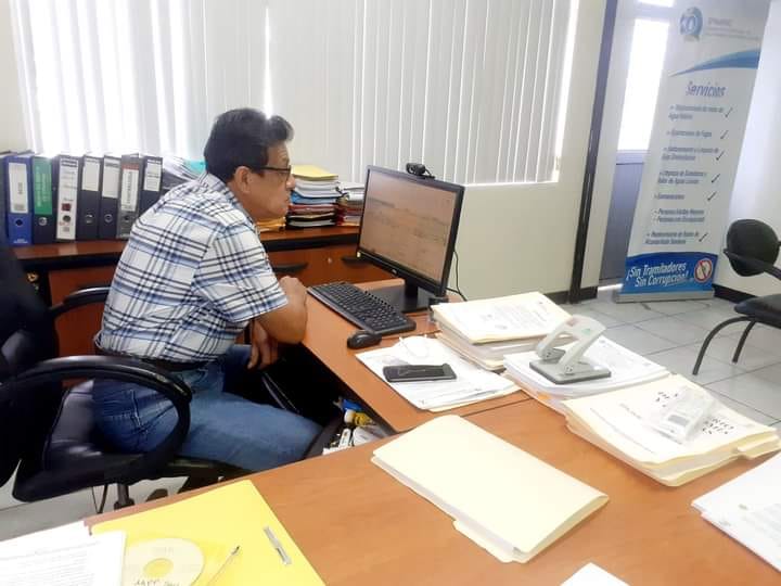 MANTENIENDO REUNIÓN POR ZOOM CON PERSONAL DEL BANCO DE DESARROLLO DEL ECUADOR.