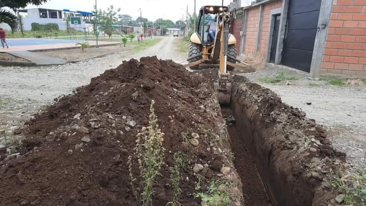 EXTENSIÓN DE REDES DE AGUA POTABLE EN LA LOTIZACIÓN ADUTEQ.