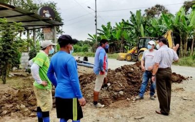 SUPERVISANDO EXTENSIONES DE REDES DE AGUA, EN EL SECTOR JARDINES DE LA PAZ DE LA PARROQUIA 24 DE MAYO.