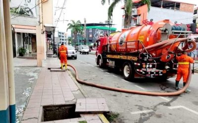 MANTENIMIENTO DE SISTEMA DE ALCANTARILLADO SANITARIO EN LA PARROQUIA QUEVEDO.