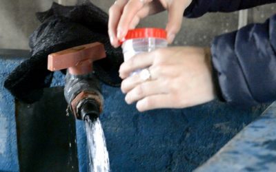 SE REALIZA TOMAS DE MUESTRAS DE AGUA EN SAN CARLOS.