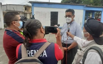 PRINCIPAL DE LA EPMAPAQ ES ENTREVISTADO POR ALGUNOS PERIODISTAS DE QUEVEDO.
