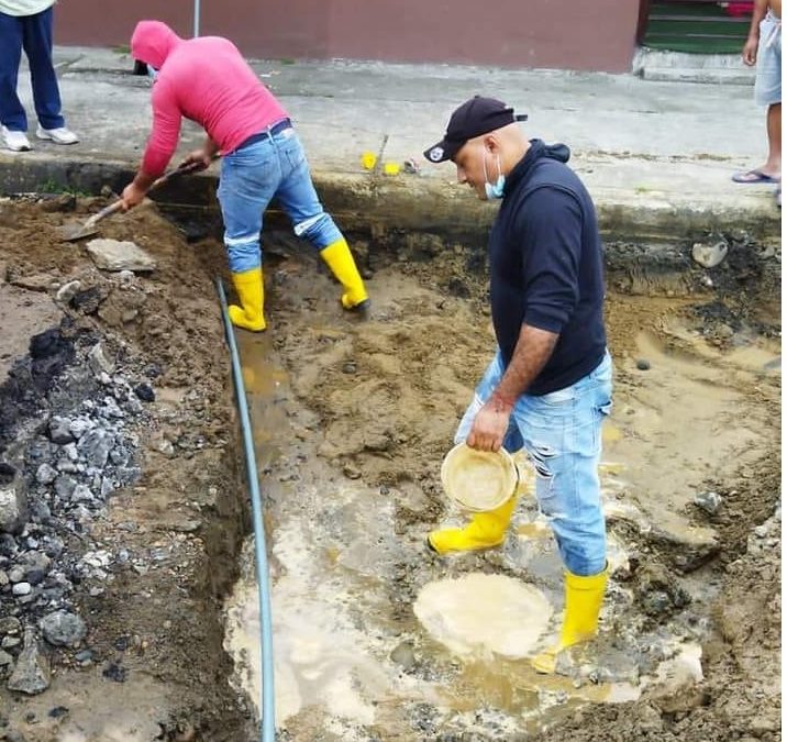 LA EPMAPAQ REALIZA MANTENIMIENTO DE GUÍAS DOMICILIARIAS EN QUEVEDO.