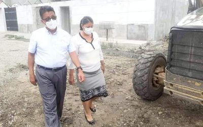 RECORRIDO DE LA CONCEJAL RURAL Y EL PRINCIPAL DE LA EPMAPAQ EN SAN CARLOS PARA EJECUTAR TRABAJOS DE MANTENIMIENTO DE ALCANTARILLADO Y AGUA POTABLE.