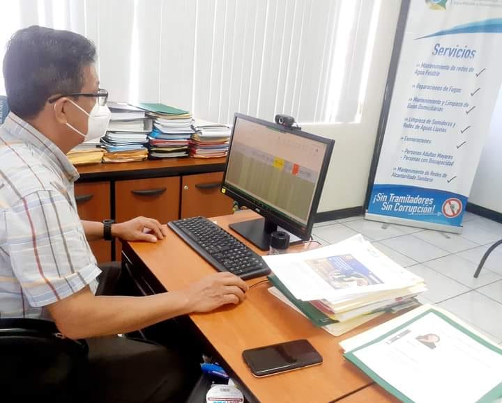 GERENTE DE LA EPMAPAQ MANTUVO IMPORTANTE REUNIÓN VÍA ZOOM CON TÉCNICO DEL BDE