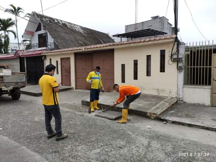 LA EPMAPAQ REALIZA MANTENIMIENTOS DE ALCANTARILLADO LOS 7 DIAS DE LA SEMANA.
