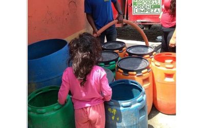 SE ABASTECE DE AGUA CON EL TANQUERO MIENTRAS SE REALIZA MANTENIMIENTO.
