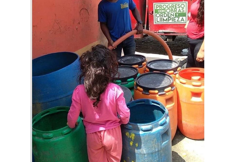 SE ABASTECE DE AGUA CON EL TANQUERO MIENTRAS SE REALIZA MANTENIMIENTO.