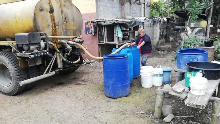 SE ABASTECE DE AGUA CON EL TANQUERO MIENTRAS SE REALIZA MANTENIMIENTO.