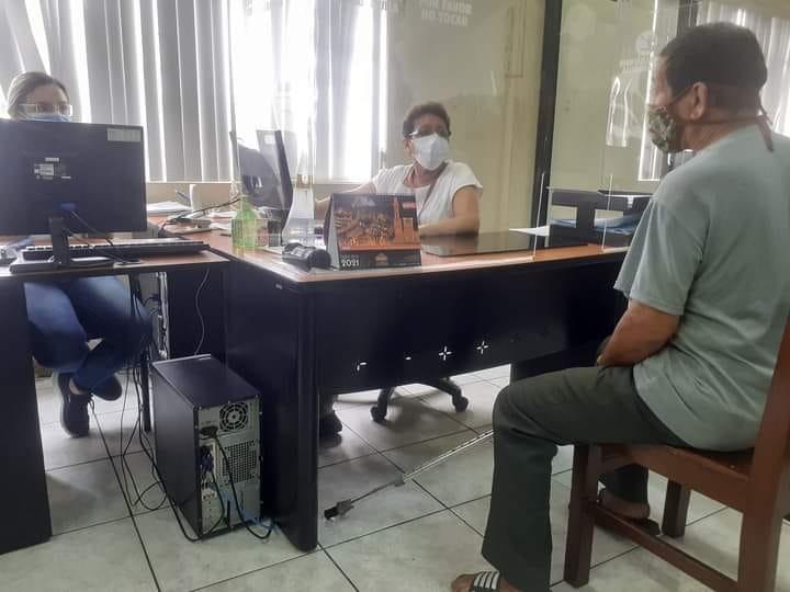ÁREA ADMINISTRATIVA ATIENDE A LOS USUARIOS EN SUS REQUERIMIENTOS.