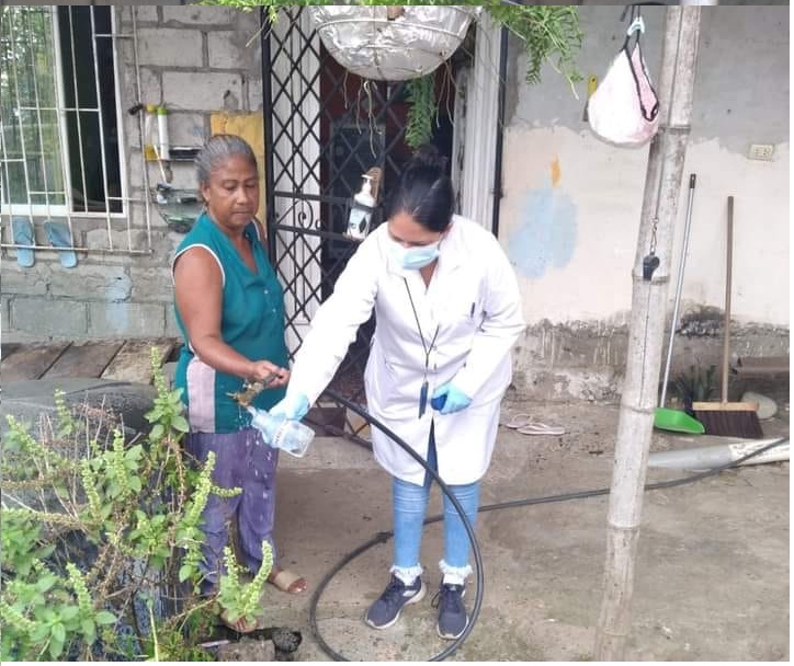 SE REALIZA TOMAS DE MUESTRAS DE AGUA EN DIFERENTES SECTORES DE QUEVEDO.