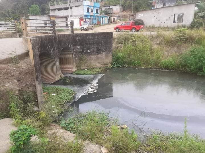 CONTINÚAN TRABAJOS DE ALCANTARILLADO SANITARIO EN DIFERENTES PUNTOS DE QUEVEDO.