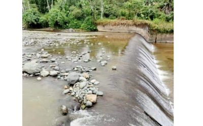 LA ZONA DE CAPTACIÓN DE AGUA SUPERFICIAL RECIBE MANTENIMIENTO PERMANENTE POR PARTE DE LA EPMAPAQ.