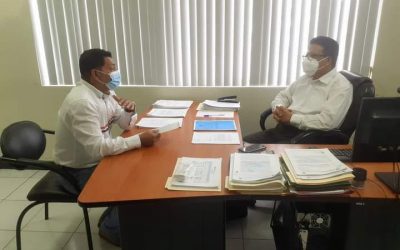 EL PRINCIPAL DE LA EPMAPAQ SE REÚNE CON EL DIRIGENTE DE LA PRE COOPERATIVA DE VIVIENDA EL RECREO No 2 .