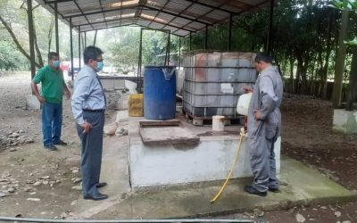EL PRINCIPAL DE LA EPMAPAQ SUPERVISA LOS TRABAJOS DE EVACUACIÓN DE LODOS SEDIMENTADOS EN LA PTAR DE LA ESPERANZA.