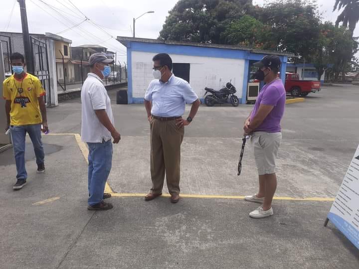 ATENCIÓN PERSONALIZADA A USUARIOS POR PARTE DEL GERENTE DE LA EPMAPAQ DESDE CUALQUIER LUGAR Y HORA .