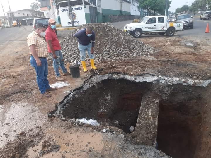 HOY QUEDA REPARADA FUGA DE AGUA A LA ALTURA DEL CLUB DE LEONES.